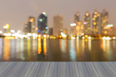 Ofis Binası bokeh ışık su ön, arka plan bulanık