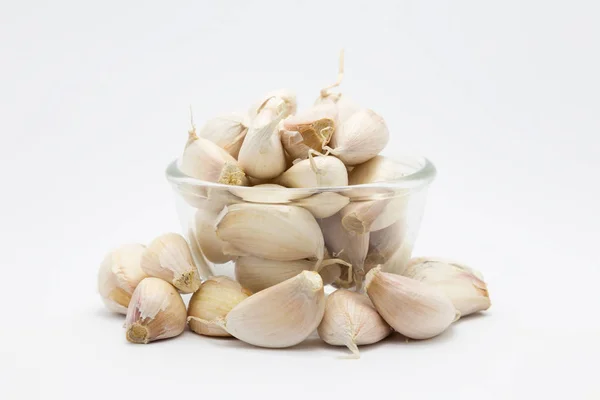 Cup of fresh garlic on white — Stock Photo, Image