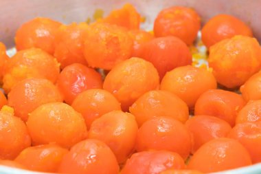 Kırmızı tuzlu yumurta çiğ gıda