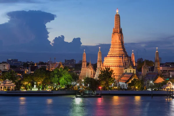 Сутінки Аруна Храм Бангкока місто річки фронту — стокове фото