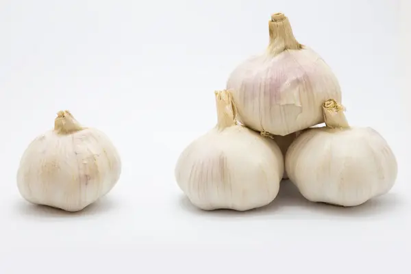 Fresh raw garlic on white background — Stock Photo, Image