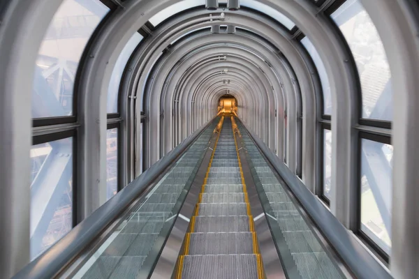 Escaleras escaleras túnel ciudad perspectiva centro —  Fotos de Stock