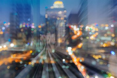 Çift pozlama hareket bokeh ışık şehir merkezinde bulanık