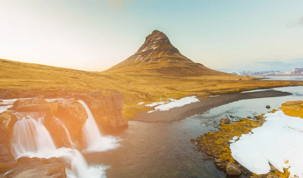 Iceland mountain Kirkjufellsfoss with natural waterfall — Stock Photo, Image