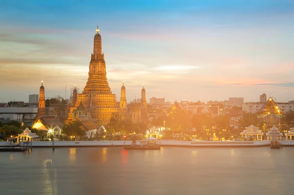 Arun tapınak denilen Bangkok Tayland Simgesel Yapı — Stok fotoğraf