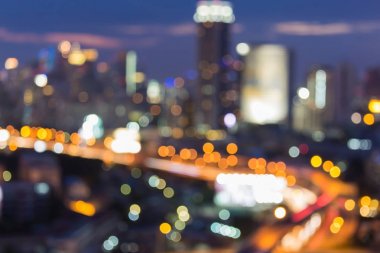 Alacakaranlık bulanık bokeh ışık şehir ve Otoban