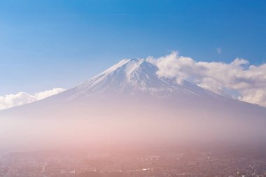 Fuji volkan dağ mavi gökyüzü arka plan ile