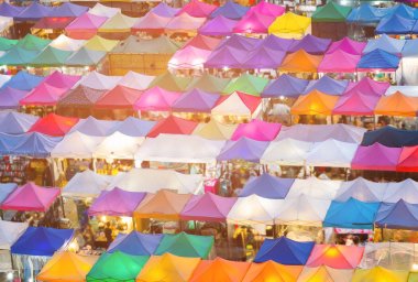 Gece Aboved bit pazarı çatı cityscape downtown arka plan