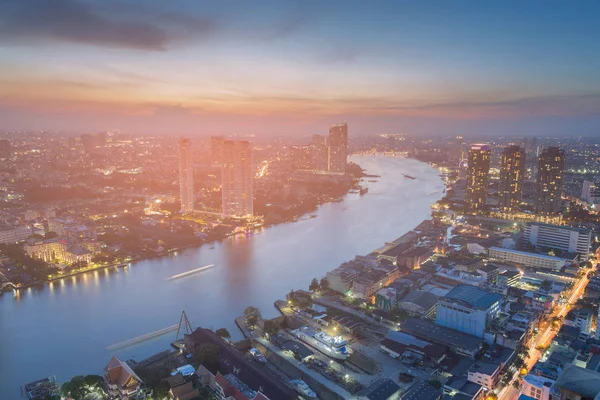 曼谷城河弯弯日落后 泰国城市景观背景 — 图库照片