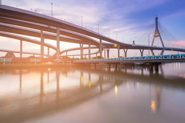 Подвесный Мост Переходный Эстакада Заходом Солнца — стоковое фото