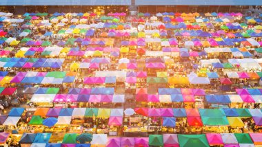 Birden çok renk bit pazarı üstten görünüm, Bangkok gece hayatı Tayland