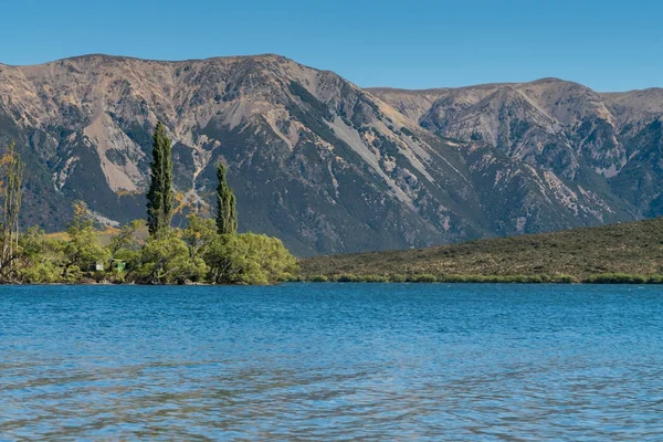 Göl Pearson Craigieburn Forest Park bölgesinde Canterbury, Yeni Zelanda South Island