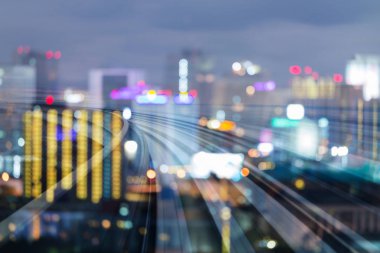 Şehir merkezindeki iş gece çift pozlama hareket, arka plan bulanık