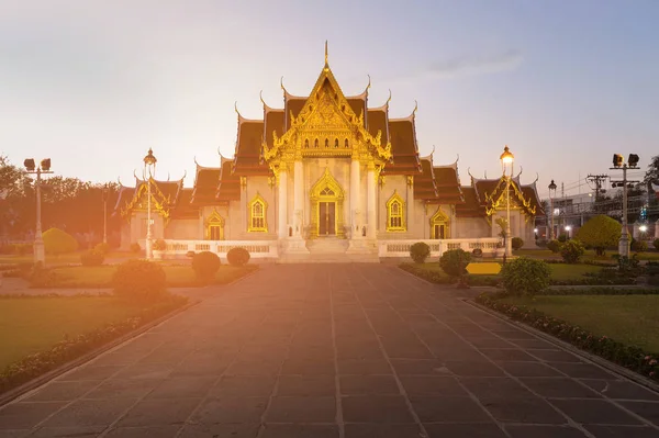 白色大理石寺庙著名泰国地标 — 图库照片