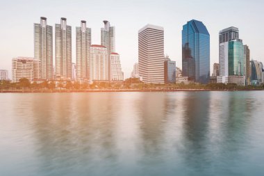 Office ön Nehri, Bina cityscape downtown arka plan