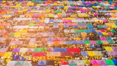 Üstten Görünüm gece bit pazarı çatı üst hafta sonu boyunca Bangkok Tayland