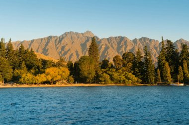 Doğal su Gölü Wakatipu Queentown South Island Yeni Zelanda doğal manzara arka plan