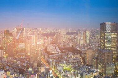 Tokyo şehir gece ışık şehir merkezinde, cityscape arka plan Japonya