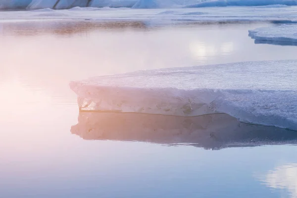 湖面结霜冰 自然冬季背景 — 图库照片