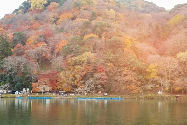 Arashiyama Dağın Sonbahar Sezon Göl Doğal Peyzaj Arka Plan Japonya — Stok fotoğraf