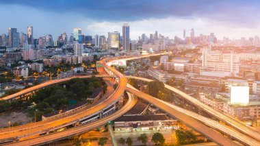 Şehir şehir arka plan, Bangkok Tayland ile otoyol kavşağı kavşak