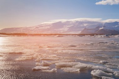 Dağ arka plan, İzlanda doğal peyzaj kış sezonu ile dondurucu buz Gölü