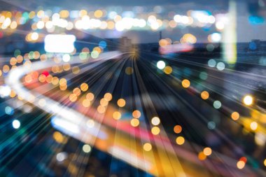 Gece ışık şehir yol duble tren yolu ortaya çıkarmak, arka plan