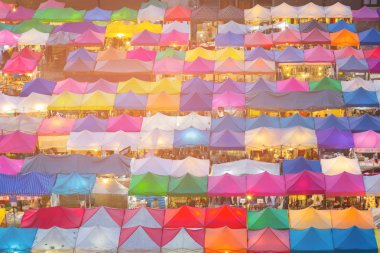 Çatı en iyi gece Pazar birden fazla renk, city scape downtown arka plan yakın çekim