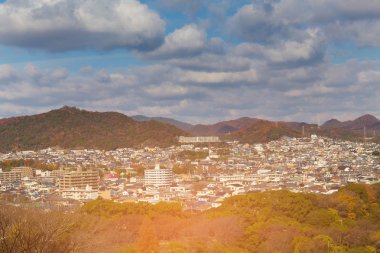 Cityscape ikamet alan dağ o dolaşmak, Japonya Sonbahar sezonu kalabalık.