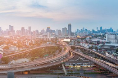 Şehir iş şehir merkezi ve üst geçit Otoban Kavşağı, cityscape arka plan
