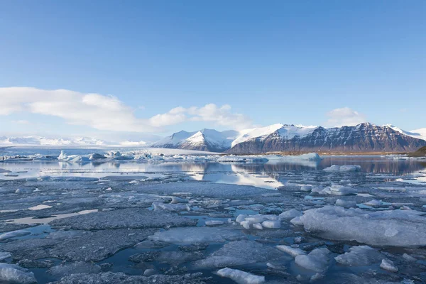 Vackra Ice Lake Och Blå Himmel Bakgrund Island Naturlandskap Bakgrund — Stockfoto