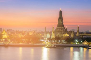 Sonra Arun tapınak su önü, Tayland dini dönüm noktası, günbatımı gökyüzü güzellik