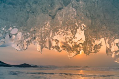 Güzel buz günbatımı gökyüzü kış sezon doğal manzara arka plan ile Sibirya Rusya pes etti.