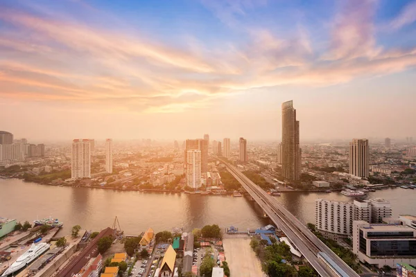 Bangkok Stadt Fluss Luftaufnahme Mit Dramatischen Nach Sonnenuntergang Himmel Hintergrund — Stockfoto