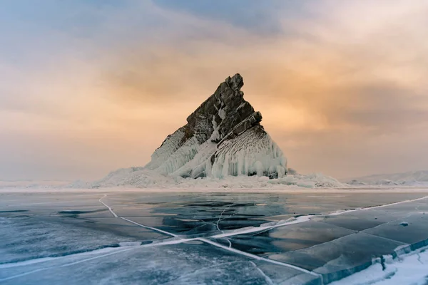 Roche Sur Eau Glacée Lac Sibérie Baïkal Saison Hiver Lac — Photo