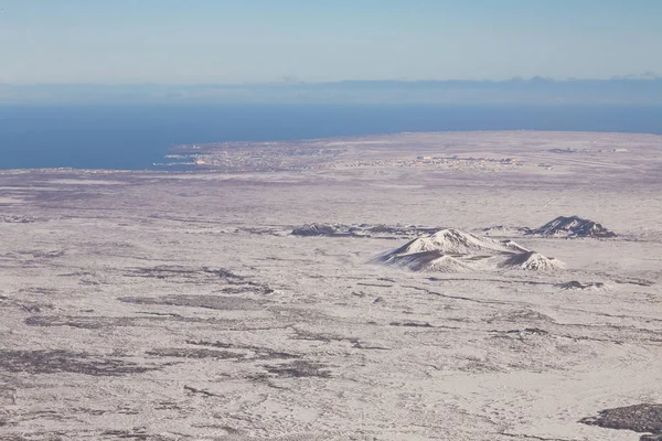 冰岛冬季土地山和海海岸 自然风景背景 — 图库照片