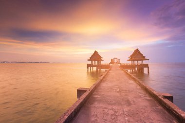 Okyanus manzarası, doğal peyzaj arka plan için önde gelen yolu üzerinde güzel gün batımı