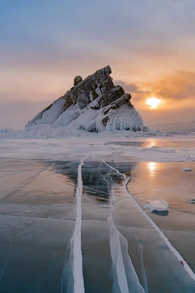 Lac Eau Glacée Avec Pic Roche Montagne Avec Fond Coucher — Photo