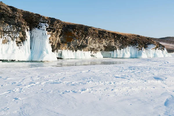 冰冻湖水贝加尔湖西伯利亚俄罗斯冬季自然景观背景 — 图库照片