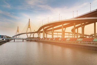 Ön Çift Kişilik asma köprü Nehri bağlanmak otoyol kavşağı