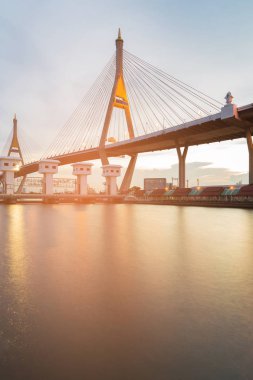 Bangkok şehir asma köprü nehir açık, Tayland