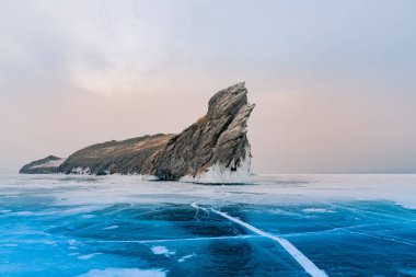 Ogoy ada Baykal üzerinde su Gölü Sibirya, Rusya kış sezon doğal manzara arka plan dondu