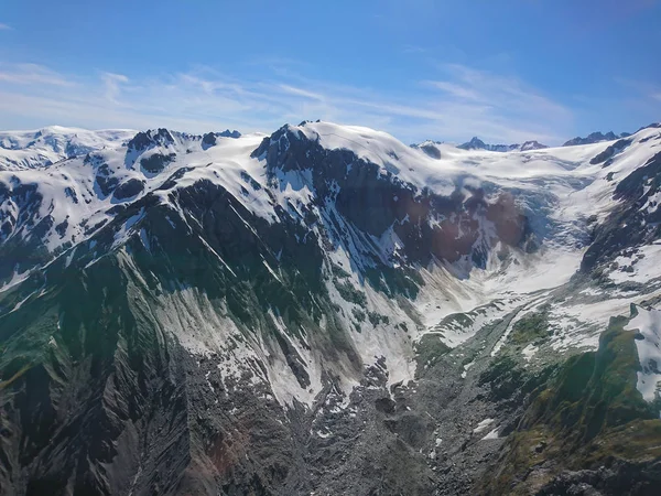 Schwarzer Steinberg Mit Schnee Auf Dem Gipfel Neuseeländischer Naturlandschaft Hintergrund — Stockfoto