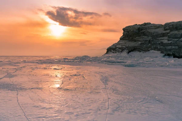 Günbatımı Üzerinde Gölü Sibirya Baykal Rusya Kış Sezonu Doğal Manzara — Stok fotoğraf