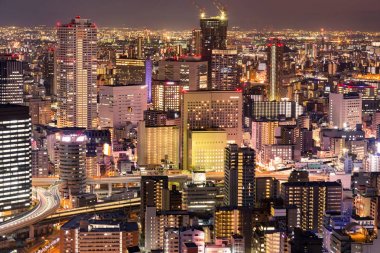 Gece şehir manzarası Osaka Japonya, cityscape arka plan bina kalabalık