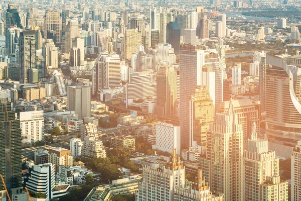 Ofis Binası ve kalabalık ikamet şehir merkezinde, cityscape arka plan