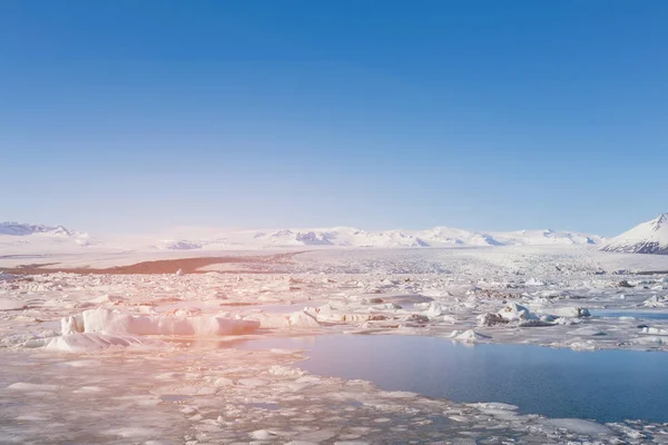 Zimní Sezóna Ledovec Pozadím Přírodní Krajiny Jasně Modré Obloze — Stock fotografie
