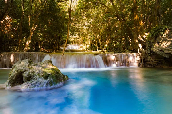 Blauwe Stroom Waterval Diepe Bossen Jungle Natuurlijke Landschap Achtergrond — Stockfoto