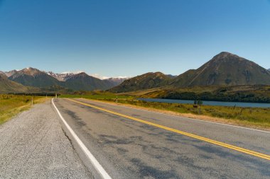 Coolest Pass Milli Parkı, Yeni Zelanda doğal peyzaj için giden yolda