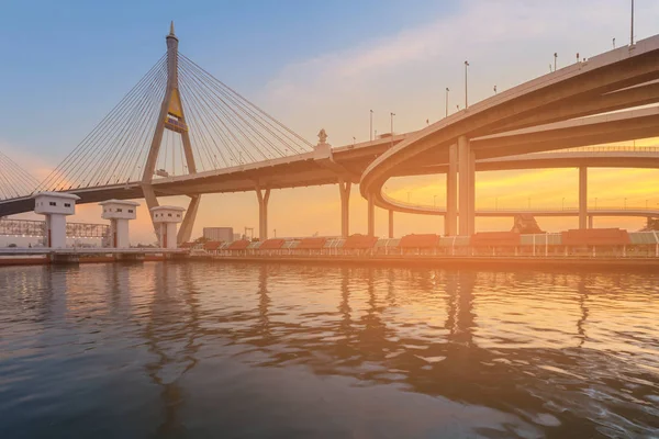 Puente Colgante Sobre Watergate Durante Puesta Del Sol Bangkok Tailandia — Foto de Stock